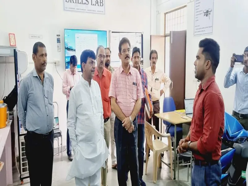 लखनऊ: कपिल देव अग्रवाल ने राजकीय औद्योगिक प्रशिक्षण संस्थान का किया औचक निरीक्षण, दिए दिशा निर्देश