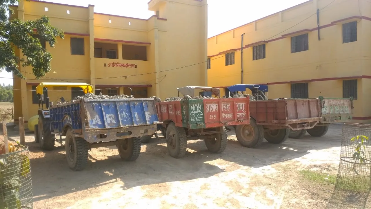 हरदोई : सीओ बिलग्राम ने खनन माफियाओं पर कसा शिकंजा, 5 ट्रैक्टर-ट्राली और जेसीबी को अपने कब्ज़े में लिया