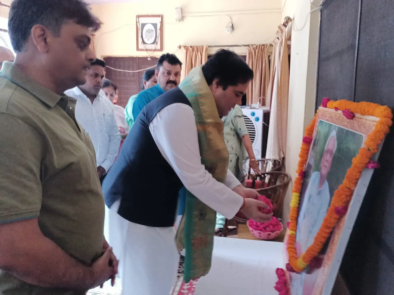 बदायूं: हमारे परिवार के मार्गदर्शक थे पप्पू भैया: वरुण गांधी  