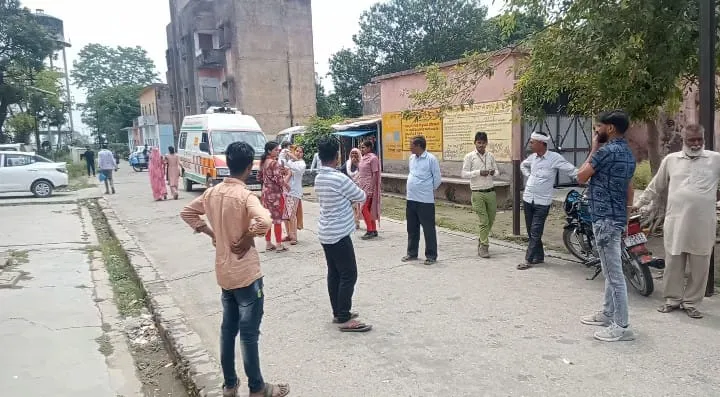 पीलीभीत: एएनएम ट्रेनिंग सेंटर में विवाद...शिक्षक को गेट तक दौड़ाया