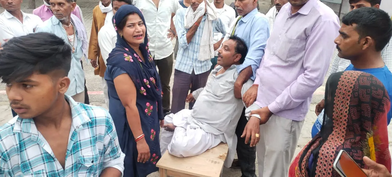 संभल: पेड़ से लटका मिला डी फार्मा के छात्र का शव