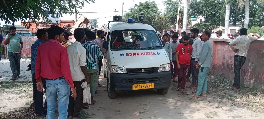 बदायूं: कार और टेंपो की भिड़ंत में दो लोगों की गई जान, परिवार में मचा कोहराम