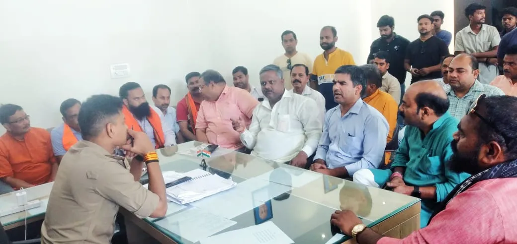 बरेली: दूसरे समुदाय के युवक को बेचा मकान, भड़के हिंदू संगठन के पदाधिकारी पहुंचे थाने