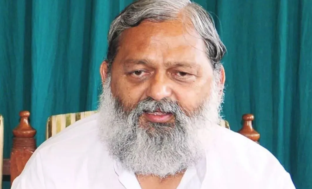 अवैध रूप से 2,000 रुपये के नोट जमा करने वाले लोग आरबीआई के फैसले पर रो रहे हैं: अनिल विज 