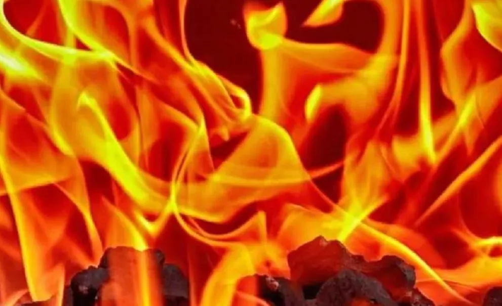 पुणे में तीन दुकानों में विस्फोट के बाद लगी आग, दो घायल 