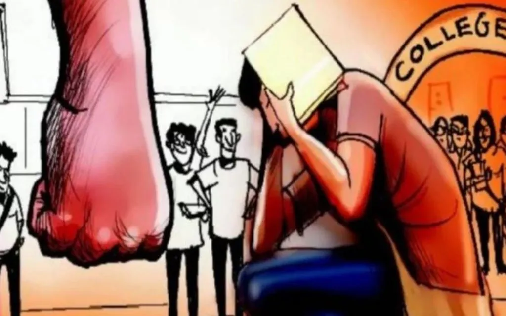 नर्सिंग कॉलेज के छात्रावास की वार्डन ने चोरी के शक में दो छात्राओं के उतरवाए कपड़े 