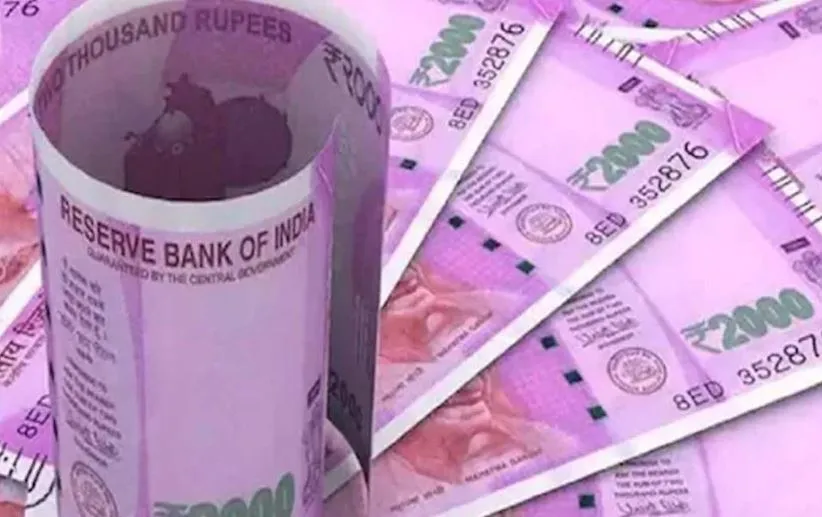 बरेली: बैंक मेें दो हजार के नोट बदलने का सिलसिला जारी, 50 लाख से अधिक हुए एक्सचेंज