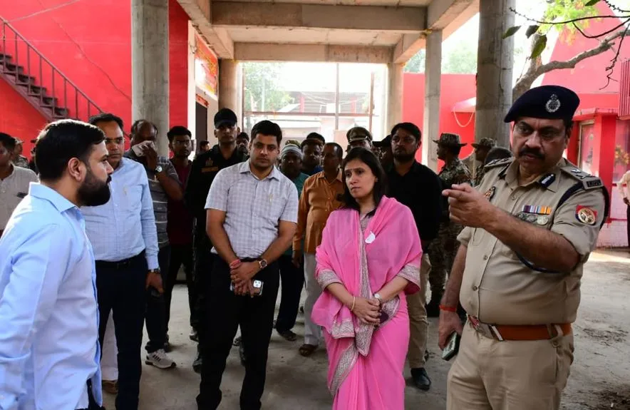 बरेली: मंडलायुक्त और आईजी ने नाथ कॉरिडोर के लिए वनखंडी नाथ का किया निरीक्षण, मांगी रिपोर्ट 