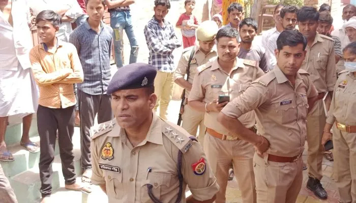 Kanpur Dehat News : सात माह की गर्भवती ने लगाई फांसी, मायके पक्ष ने सास-ससुर को पीटा, दहेज हत्या का आरोप