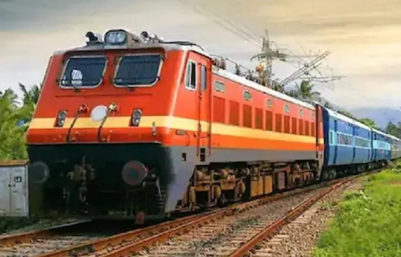 बरेली: जननायक एक्सप्रेस से टूटी ओएचई लाइन, ट्रेनों को किया डायवर्ट