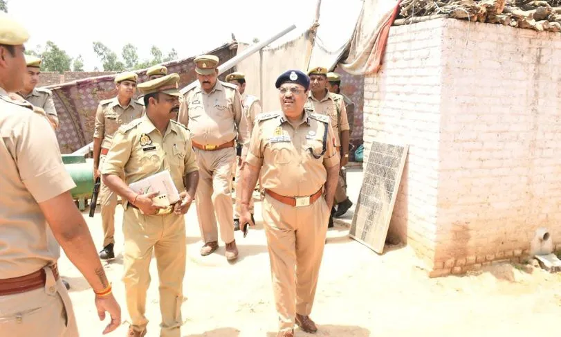 रामपुर: सैफनी में बदमाशों ने ग्रामीण को बंधक बनाकर की लूटपाट, पत्नी-बेटी से दुष्कर्म