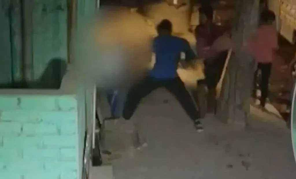 सिरफिरे ने सरेआम 16 साल की लड़की पर चाकू से किए 40 वार, दिल्ली में खौफनाक मर्डर