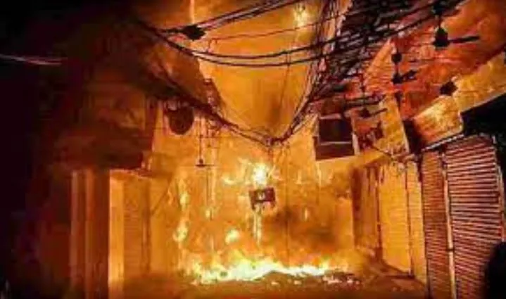 असम: हैलाकांडी जिले के बाजार में भीषण आग, 20 दुकानें जलकर खाक