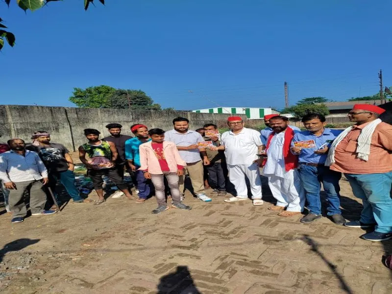 संतकबीरनगर : साइकिल को रफ्तार देने में जुटे पवन छापड़िया को मिल रहा जन समर्थन