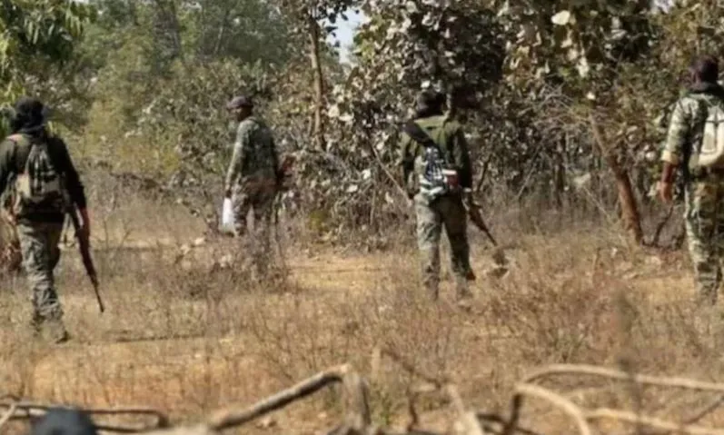 छत्तीसगढ़: नक्सलियों के साथ मुठभेड़ में दो जवान घायल 