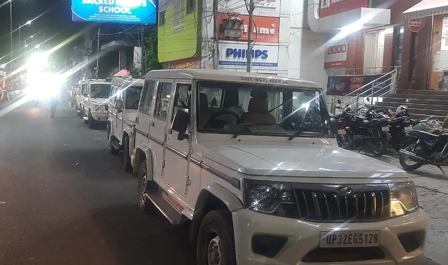 बरेली: सुबह से रात तक चलती रही जीएसटी टीम की छापेमारी, मचा रहा हड़कंप