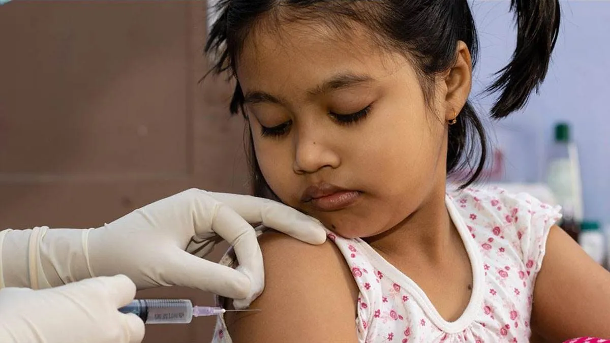 बरेली: पढ़े-लिखे लोग बच्चों को टीका लगवाने में पीछे