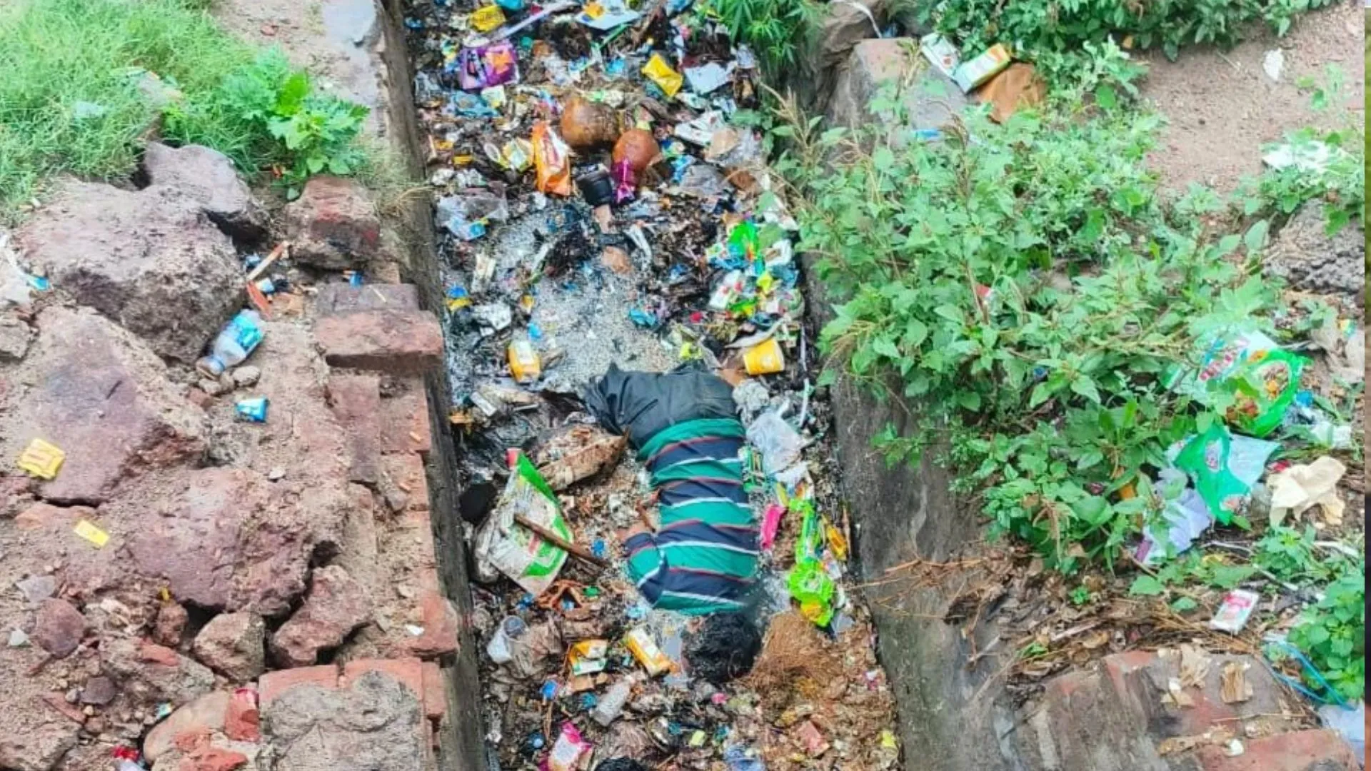 मेरठ: नाले में पड़ा मिला युवक का शव, नहीं हो सकी ​शिनाख्त