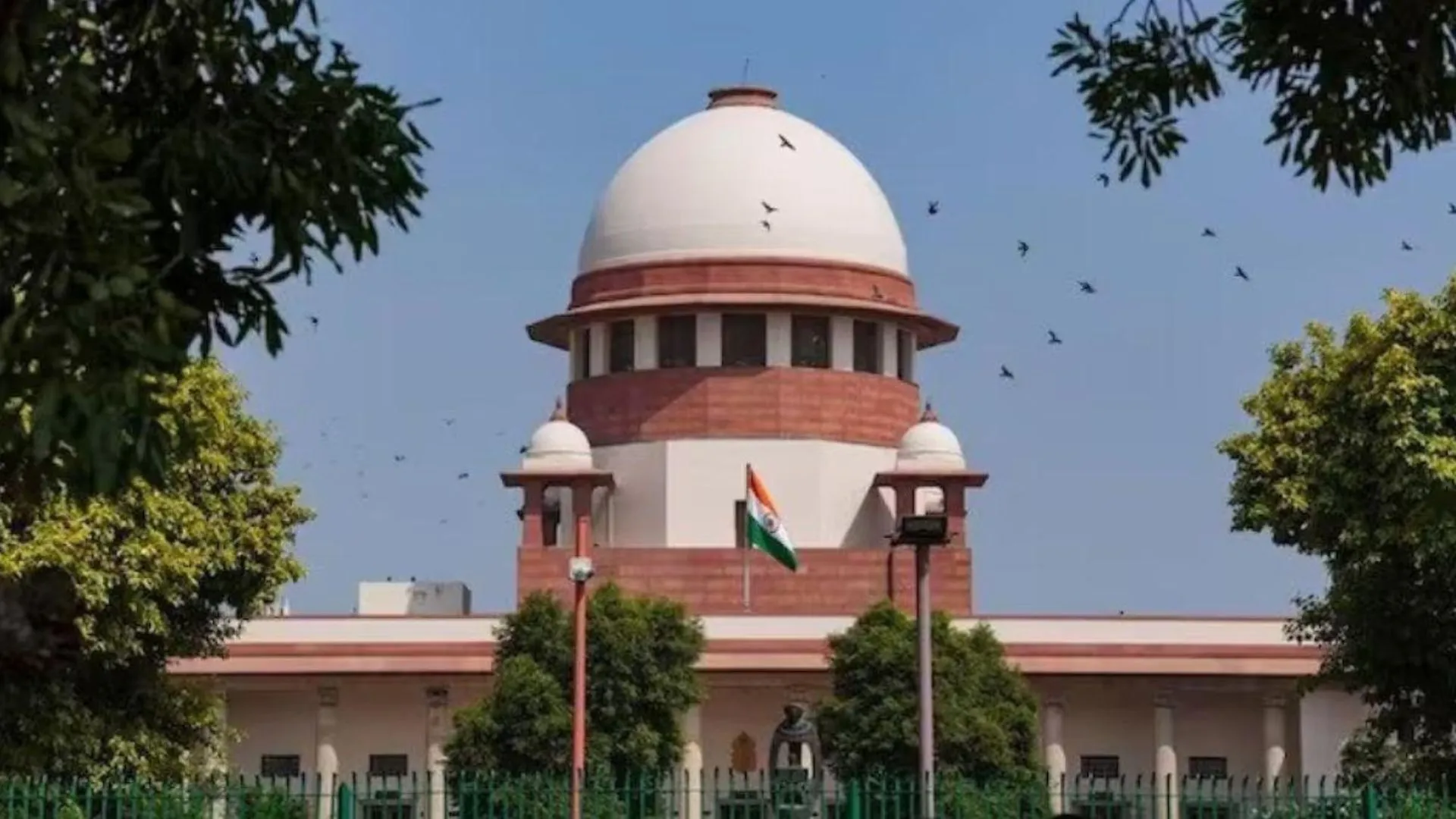सुप्रीम कोर्ट ने हाईकोर्ट के 58 प्रतिशत आरक्षण को रद्द करने के फैसले पर लगाई रोक 