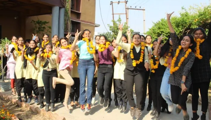 CBSE Result 2023: Jalaun में सीबीएसई हाईस्कूल में संचिता ने तो इंटर में आशी ने किया टॉप, यहां देखें- पूरी लिस्ट