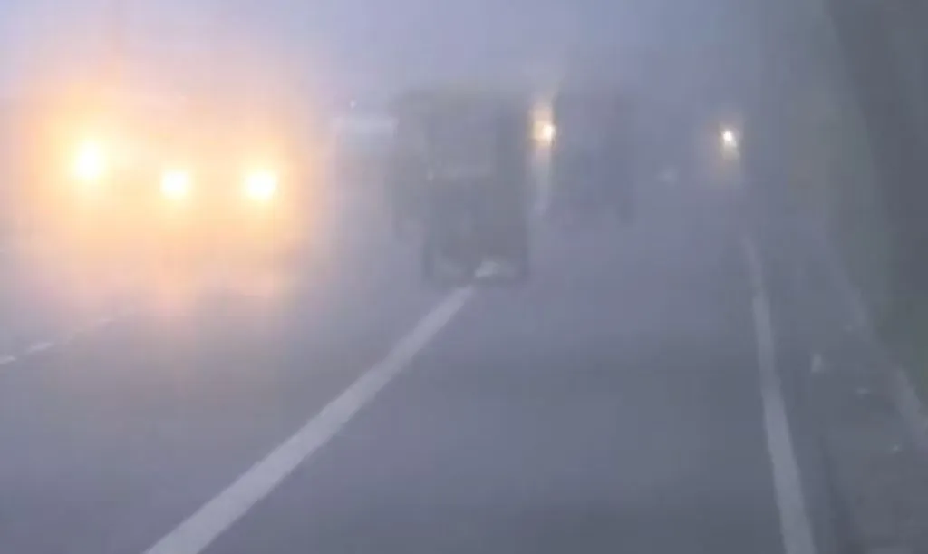 दिल्ली में हल्का कोहरा, मई के महीने में मौसम असामान्य