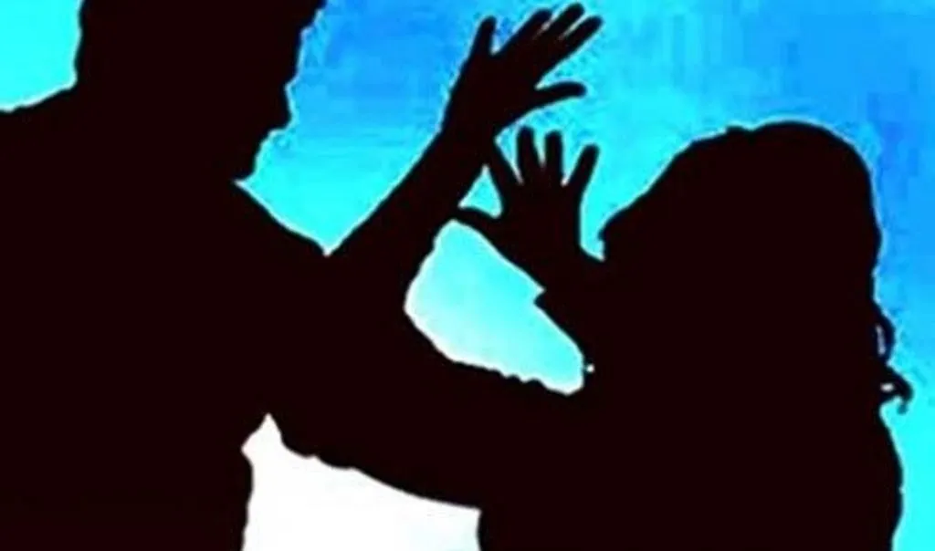 बरेली: फूफा करता था छेड़छाड़, परेशान किशोरी ने पिया टॉयलेट क्लीनर
