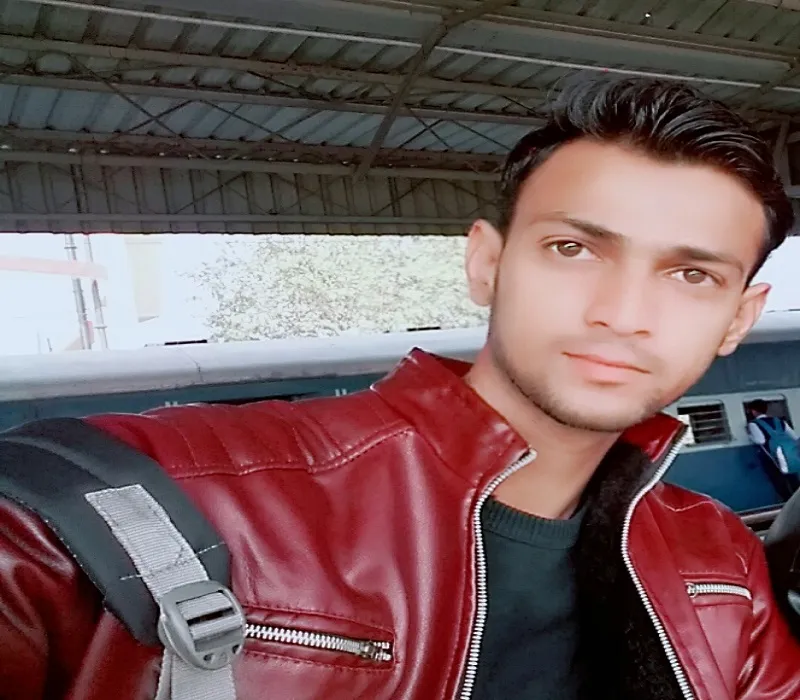 मुरादाबाद : दलपतपुर स्टेशन मास्टर के बड़े भाई ने फंदे से झूलकर दी जान, नशा व गृह कलह बताई जा रही खुदकुशी की वजह  