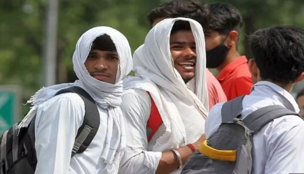 दिल्ली में लू का कहर जारी, आज हल्की बारिश का अनुमान 