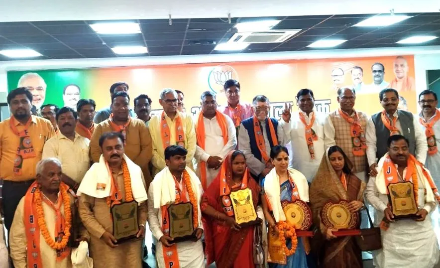 बरेली: नवनिर्वाचित नगर पंचायत और नगर पालिका अध्यक्ष का किया स्वागत और अभिनंदन