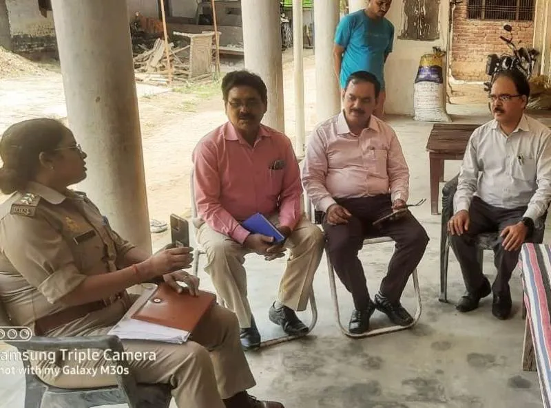 बस्ती : नाबालिग पीड़िता की हाल जानने उसके घर पहुंची सीडब्लूसी की टीम