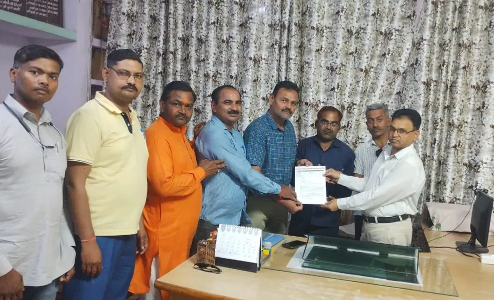 बरेली: ऑनलाइन काम का पहले ही बोझ, अब मॉनिटरिंग से शिक्षकों में रोष