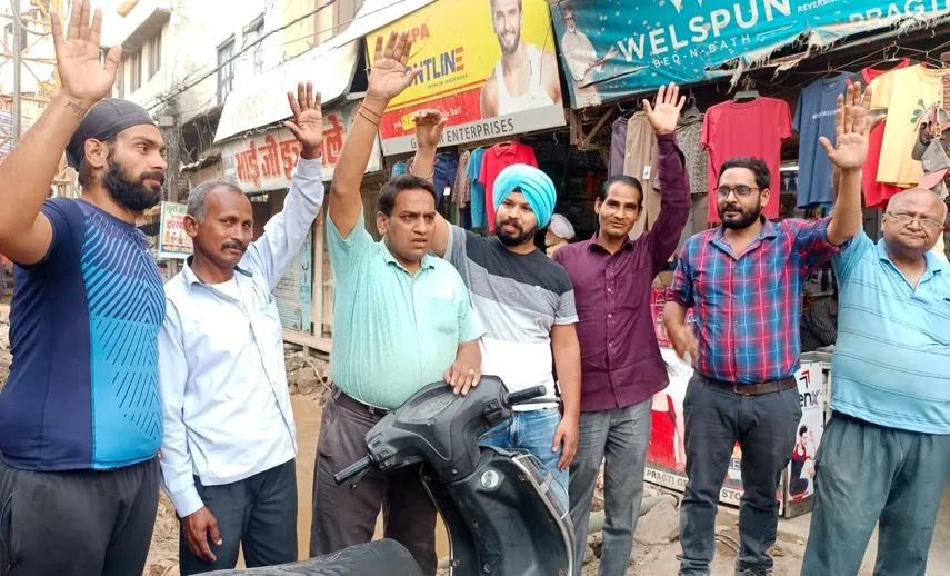 बरेली: पहले पानी का कनेक्शन तोड़ा, अब जोड़ने के मांग रहे रुपये