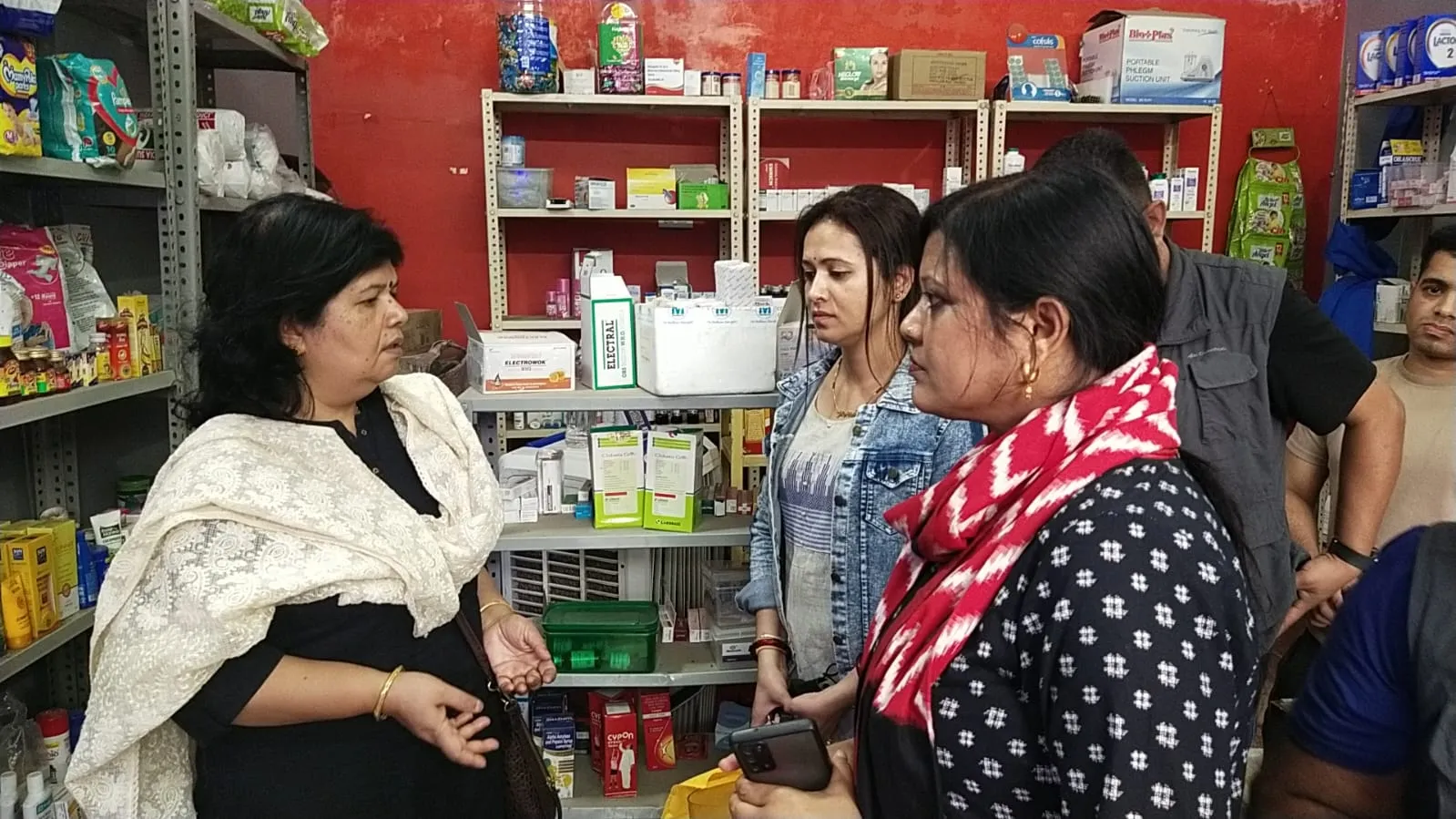 Haldwani News: दमुवाढूंगा में स्वास्थ्य विभाग व प्रशासन की संयुक्त कार्रवाई, अवैध क्लीनिक व मेडिकल स्टोर किया सील