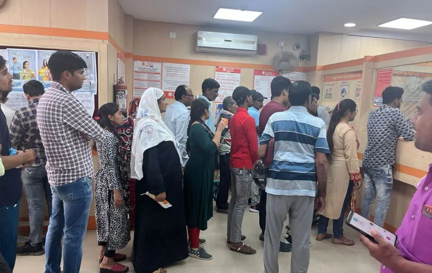 बरेली: RBI की मनाही, फिर भी मांग रहे हैं आईडी, भरवा रहे हैं फार्म...जानिए मामला