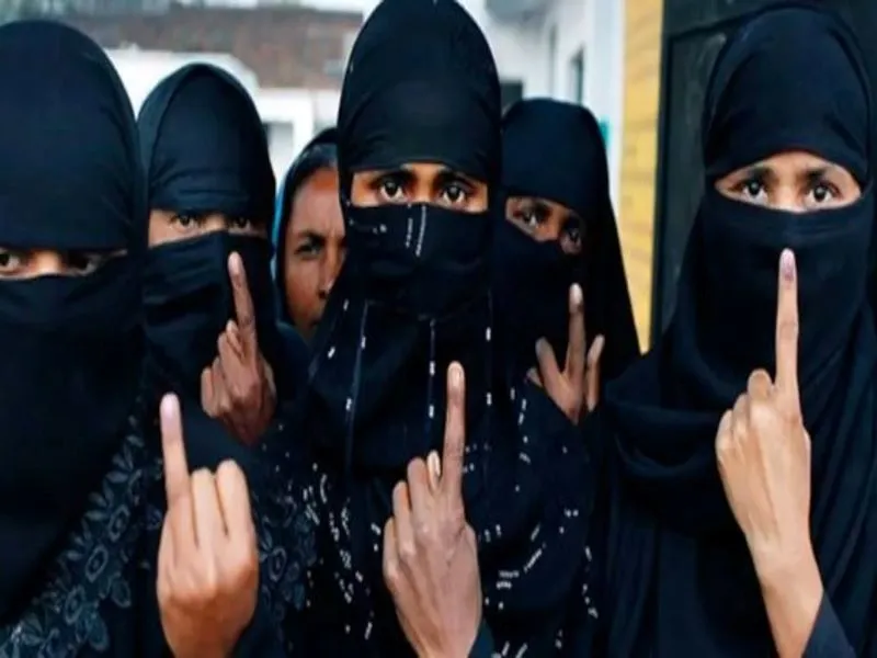 लखनऊ : पर्दानशीं महिलाओं की पहचान के बाद ही उन्हें वोट देने दिया जाए