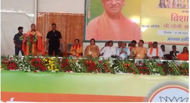 बदायूं पहुंचे सीएम योगी, बोले- नो कर्फ्यू... नो दंगा, अब यूपी में सब चंगा