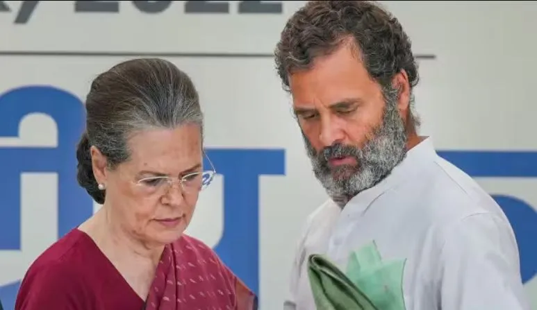 सोनिया-राहुल आज एक मंच से हुबली-धारवाड़ लोगों को करेंगे संबोधित, खड़गे भी रहेंगे मौजूद 