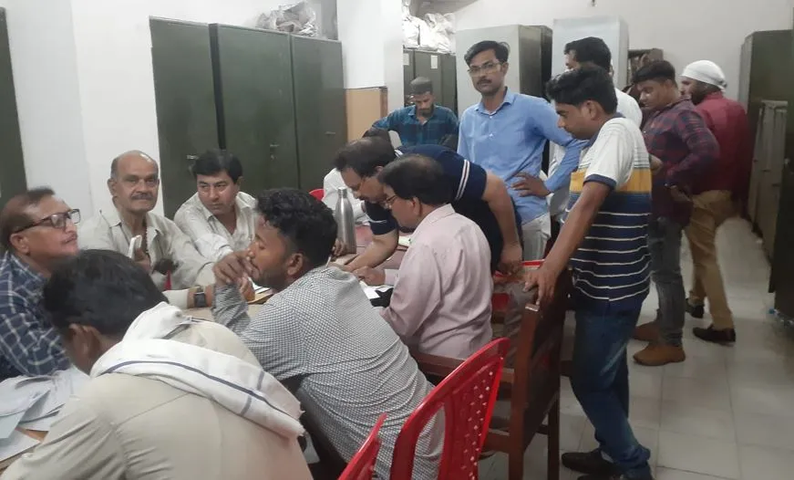बरेली: प्रत्याशी चुनाव खर्च दाखिल करने आए तो आरओ नदारद, अफरा-तफरी का रहा माहौल