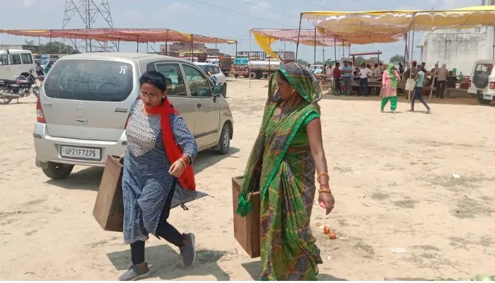 UP Nikay Chunav 2023 : Fatehpur में 1229 उम्मीदवार के भाग्य का फैसला कल, बूथ पहुंचीं 472 पोलिंग पार्टियां