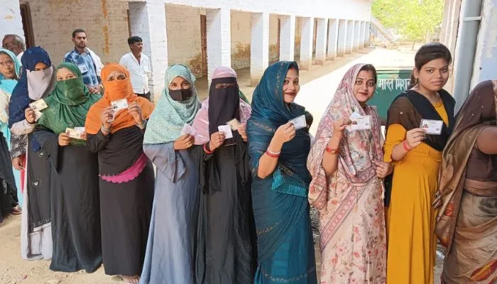 Fatehpur Nikay Chunav 2023 : 10 निकाय के लिए पांच बजे तक 52.50 प्रतिशत मतदान, मतदाताओं में दिखा उत्साह