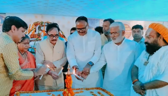 Fatehpur में महेंद्रनाथ पांडे, बृजेश पाठक व स्वतंत्र देव सिंह ने संकल्प सिद्धि धाम का किया शिलान्यास