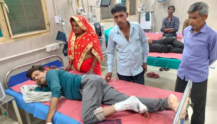 Farrukhabad News: शादी समारोह में दुल्हन के ताऊ ने ग्रामीण को मारी गोली, देवर ने भाभी को मारी गोली