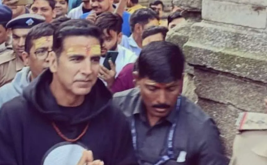 बॉलीवुड अभिनेता अक्षय कुमार ने बदरीनाथ धाम के किए दर्शन 