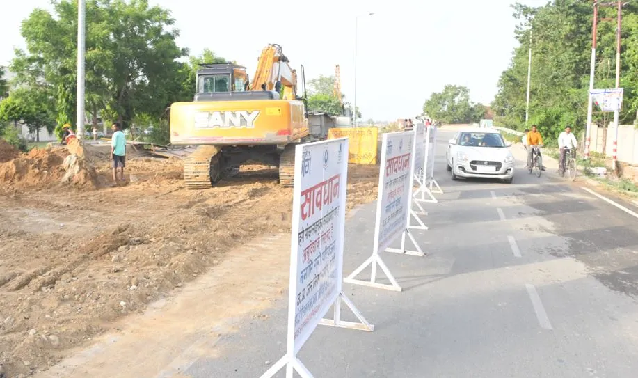 बरेली: बीडीए की सड़क पर खोदाई, मशीनें कराईं जब्त 