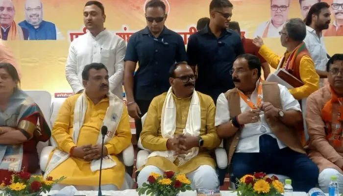 UP Nikay Chunav 2023: Deputy CM ब्रजेश पाठक से छात्र नेता बोले- विश्वविद्यालय के चुनाव फिर से हों शुरू