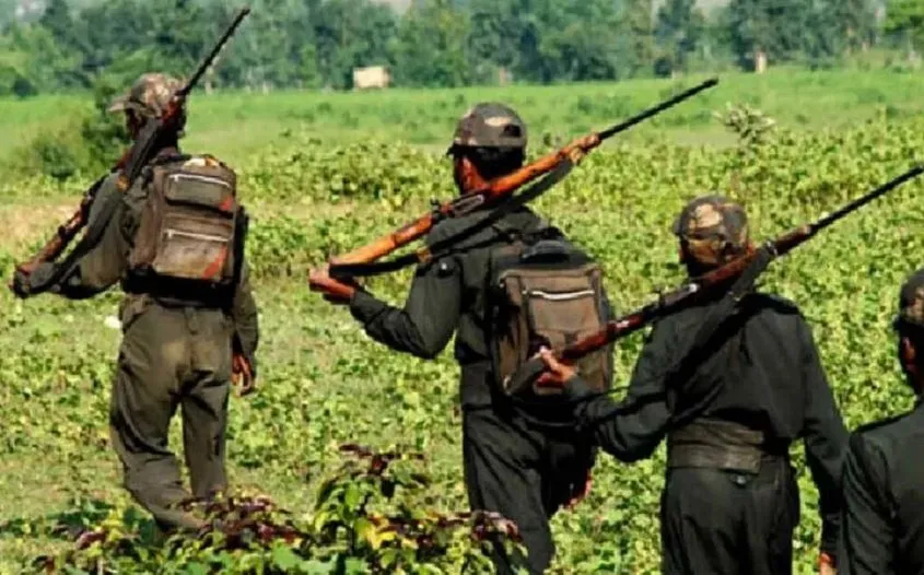 छत्तीसगढ़: तीन माओवादी गिरफ्तार, आईईडी जब्त 