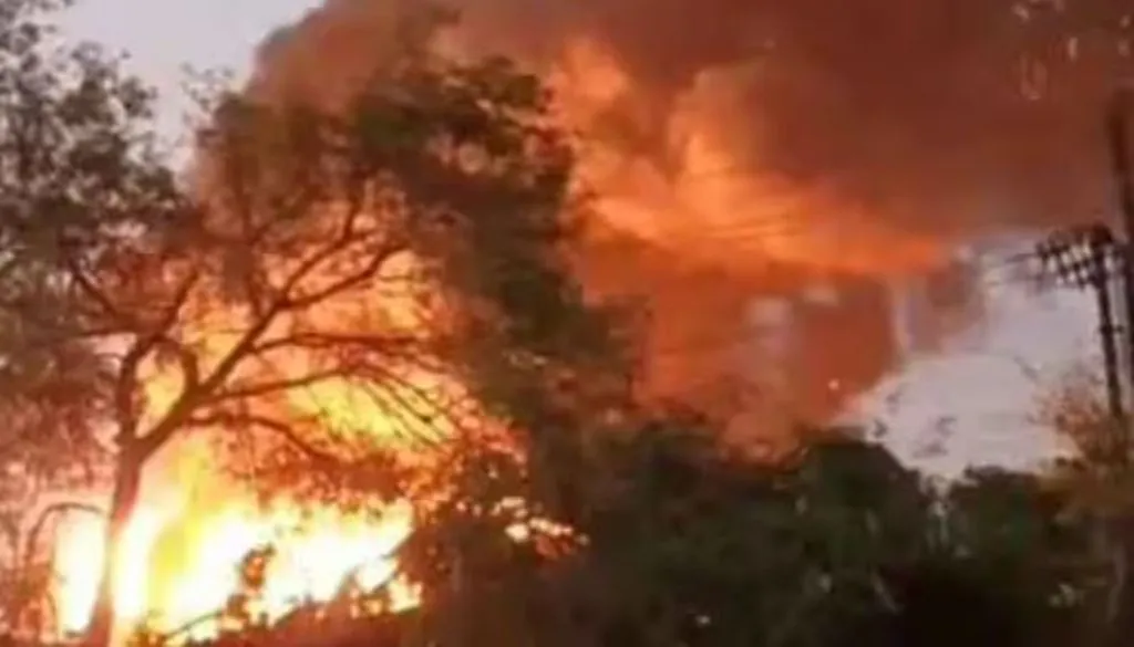 बरेली: अशोका फोम फैक्ट्री में लगी आग में 4 शव हुए बरामद, रेस्क्यू जारी