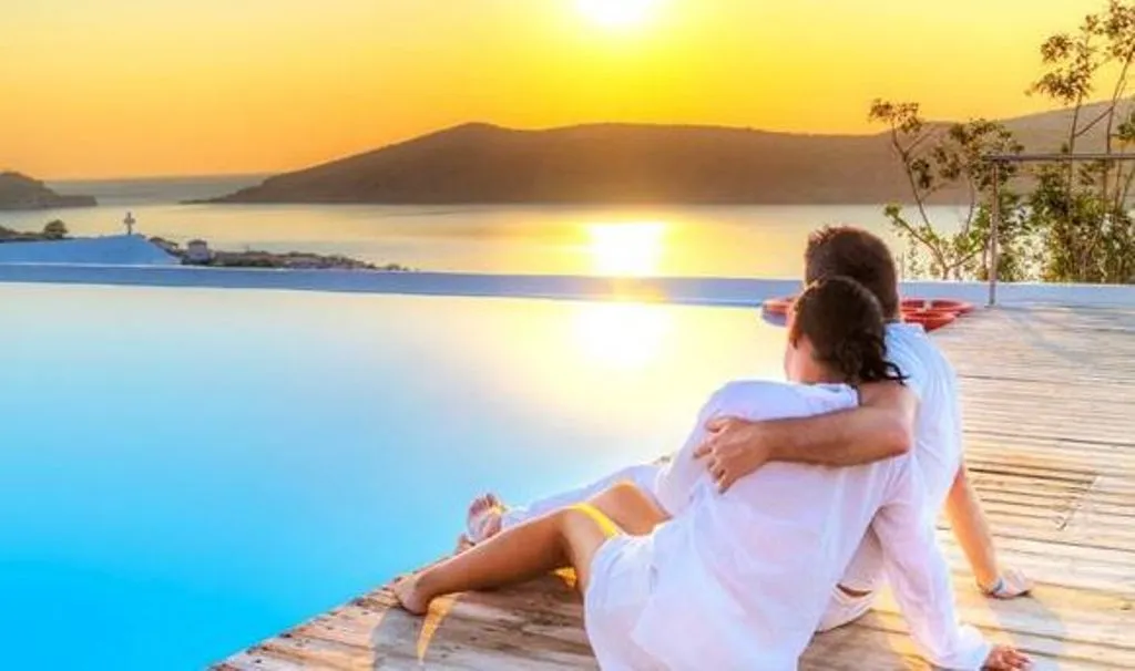 आने वाले महीनों में हो रही है शादी, पार्टनर के साथ इन रोमांटिक जगहों पर अपने हनीमून को करें एंजॉय 