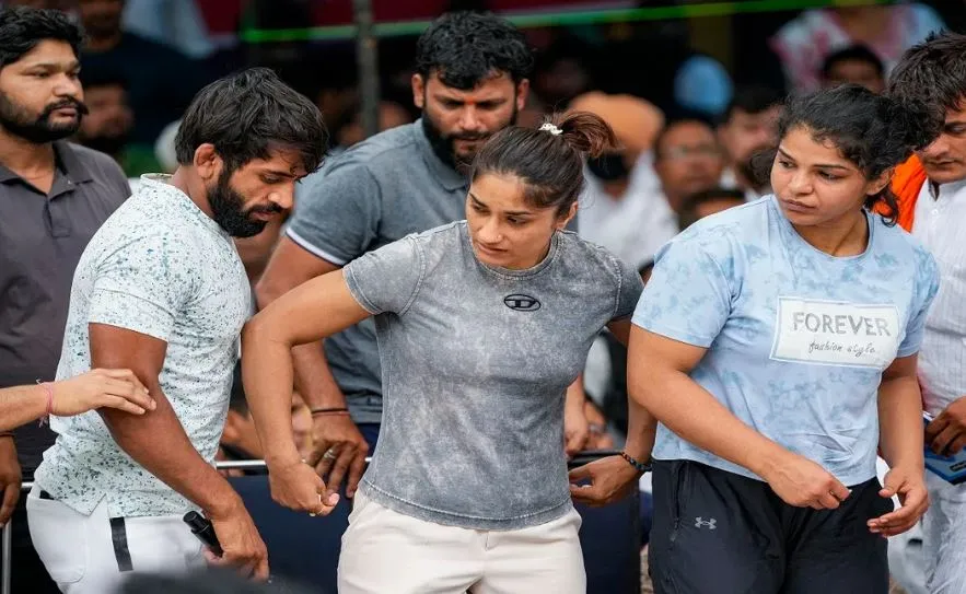 धरना दे रहे पहलवानों का बड़ा ऐलान, बोले- गंगा में बहाएंगे मेडल, आमरण अनशन की भी दी चेतावनी