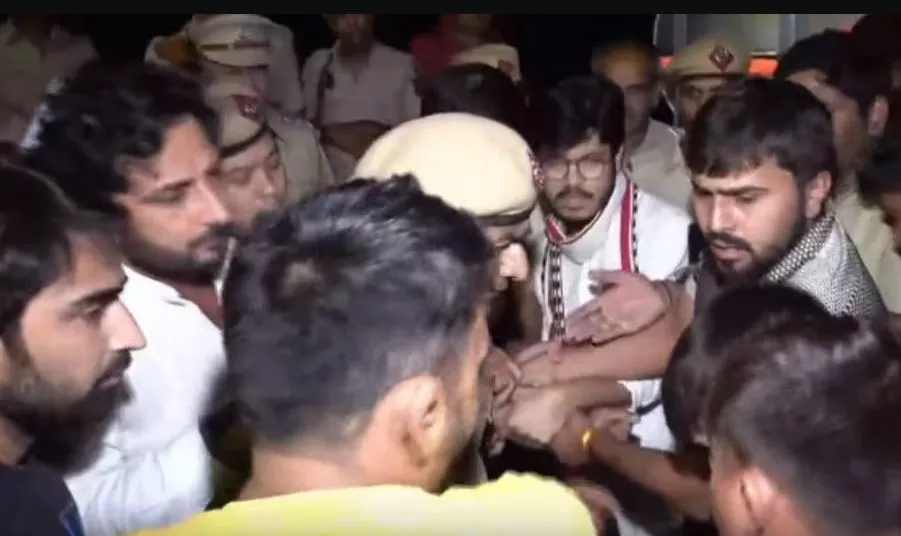 दिल्ली पुलिस का दावा: प्रदर्शनकारी पहलवानों के खिलाफ बल प्रयोग नहीं, पांच पुलिसकर्मी घायल 